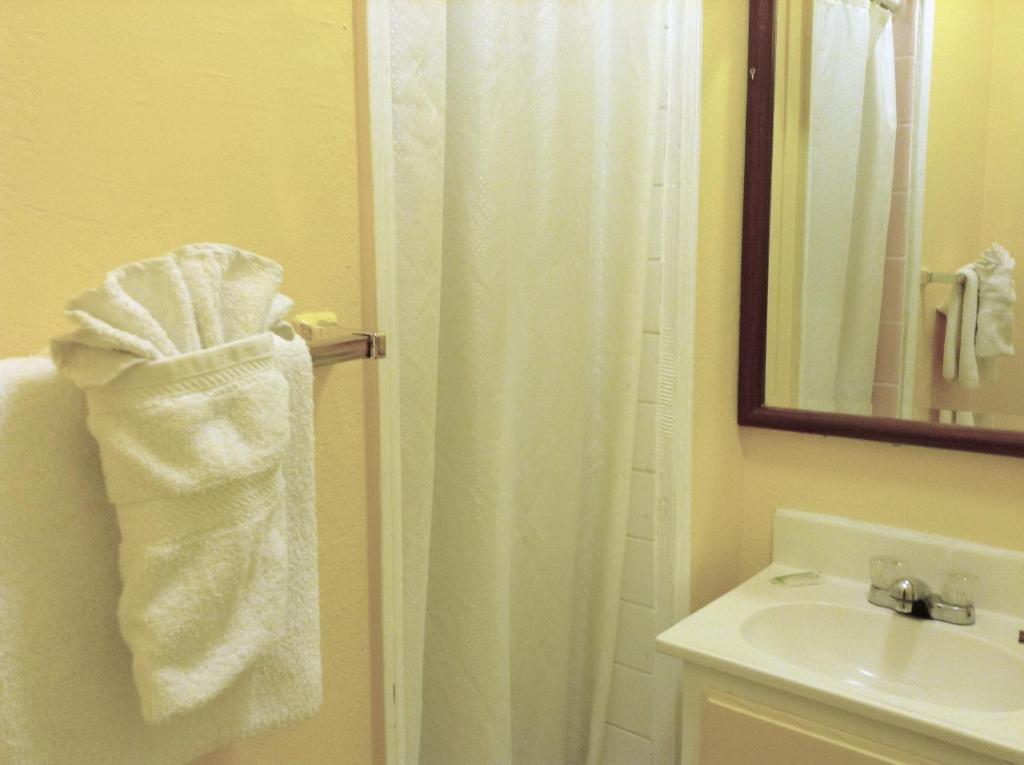 Oceanside Inn & Suites Quarto foto